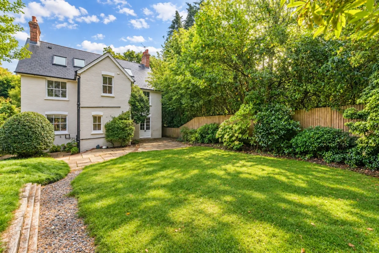 Tilford Road Hindhead GU26 photo 1