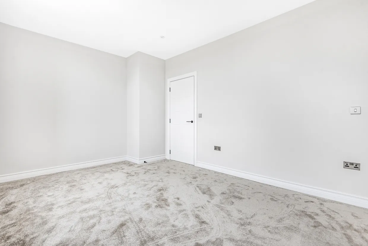 Littleworth Road, Esher KT10 photo 8