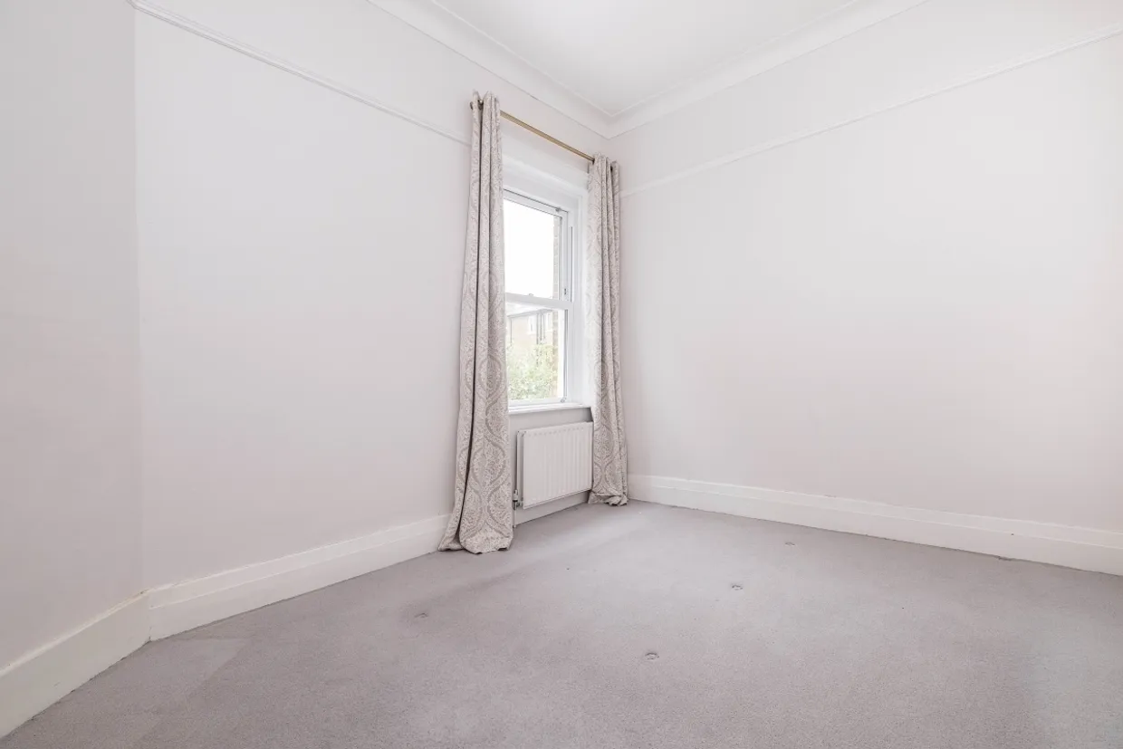 Grove Road Surbiton KT6 photo 3