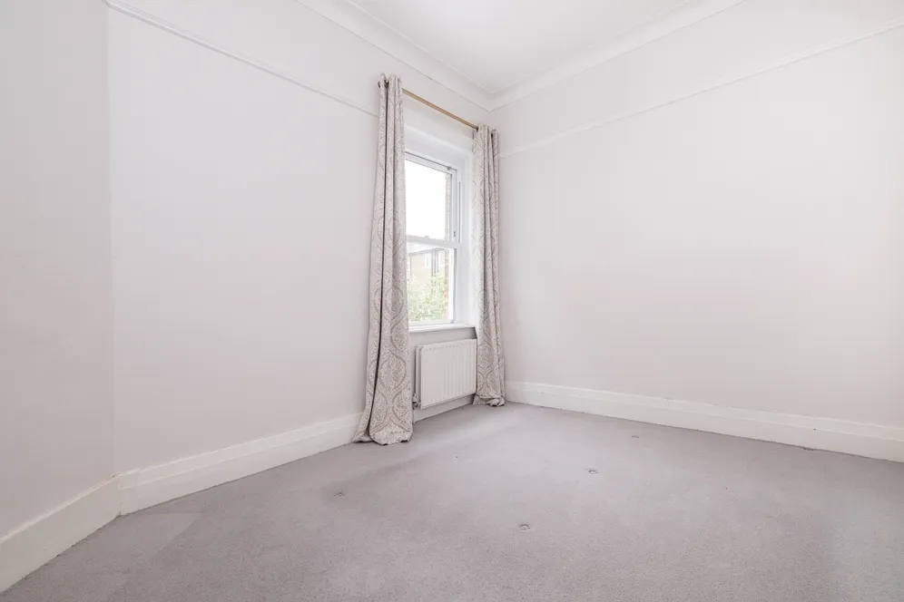 Grove Road Surbiton KT6 photo 3