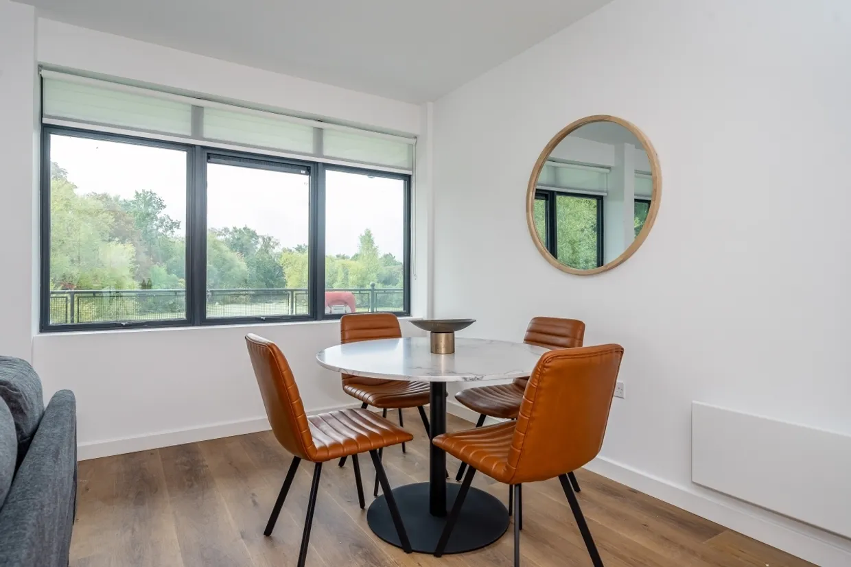 1 Lakeside Close Staines TW18 photo 3