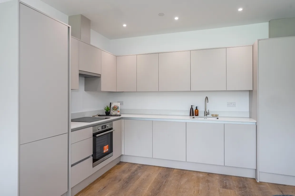 1 Lakeside Close Staines TW18 photo 4