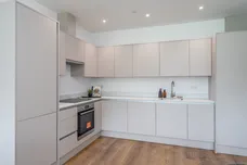 1 Lakeside Close Staines TW18 photo 4