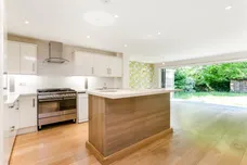 Fieldhead Gardens Bourne End SL8 photo 3