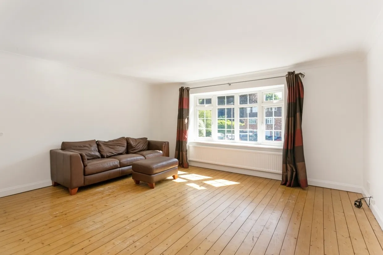 Fieldhead Gardens Bourne End SL8 photo 5