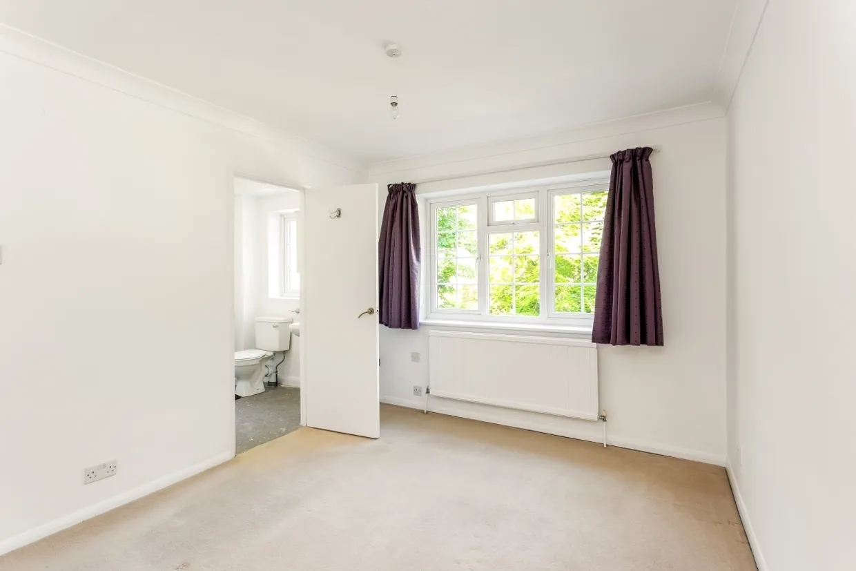 Fieldhead Gardens Bourne End SL8 photo 6