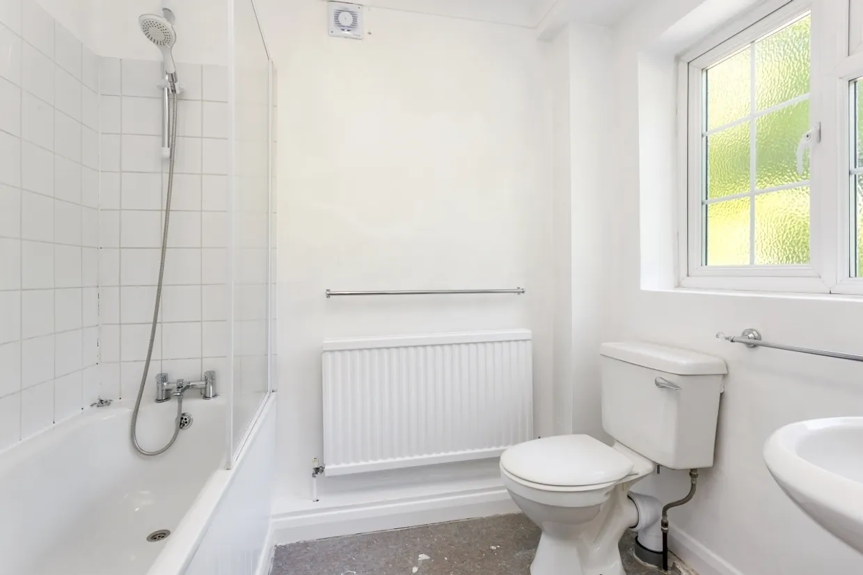 Fieldhead Gardens Bourne End SL8 photo 7