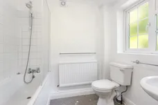 Fieldhead Gardens Bourne End SL8 photo 7