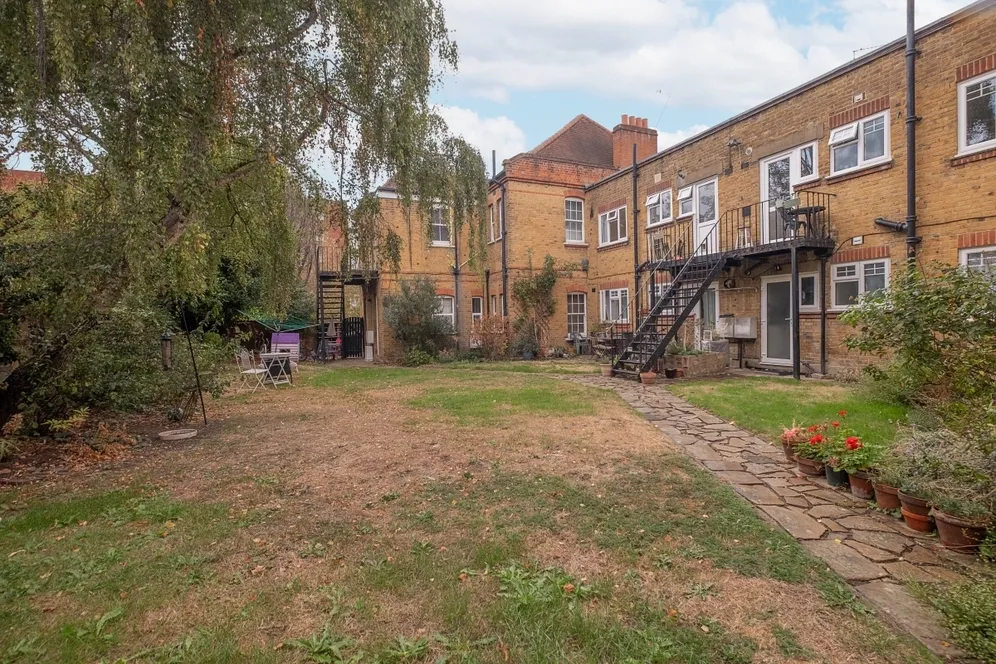Grove Road Surbiton KT6 photo 8