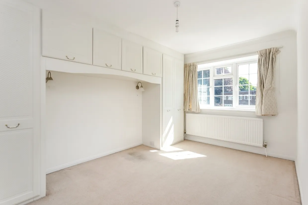 Fieldhead Gardens Bourne End SL8 photo 8