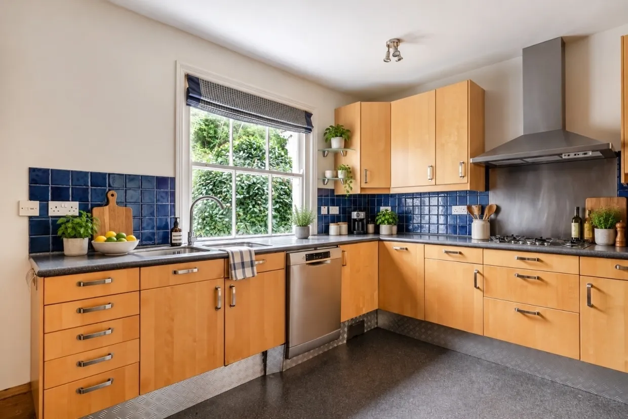 Tilford Road Hindhead GU26 photo 4