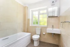 Fieldhead Gardens Bourne End SL8 photo 9
