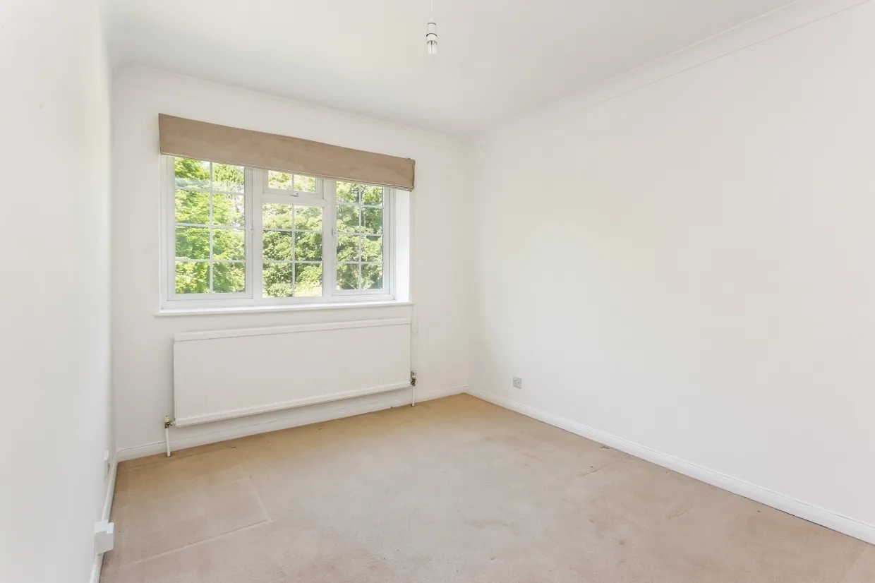 Fieldhead Gardens Bourne End SL8 photo 10