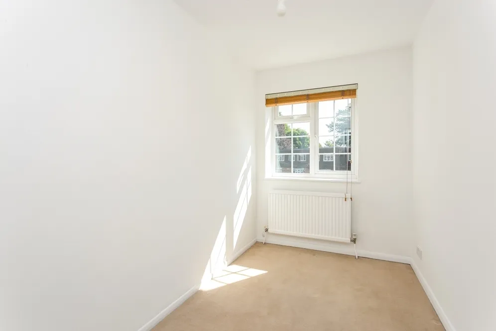 Fieldhead Gardens Bourne End SL8 photo 11