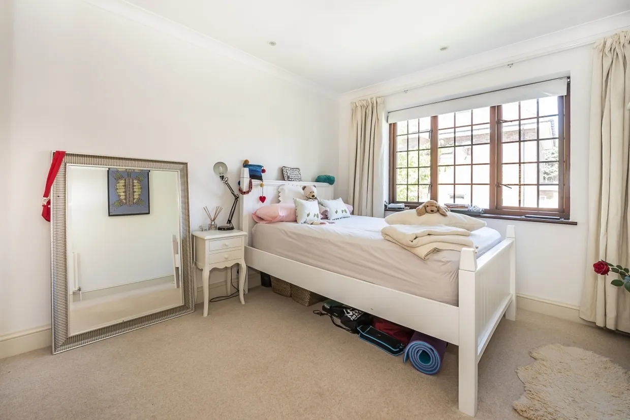 Arthur Road London SW19 photo 16