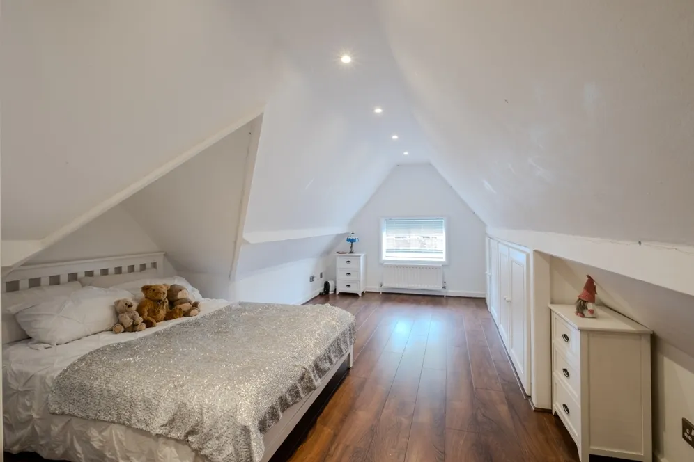 Devey Close Beverley Lane KT2 photo 14