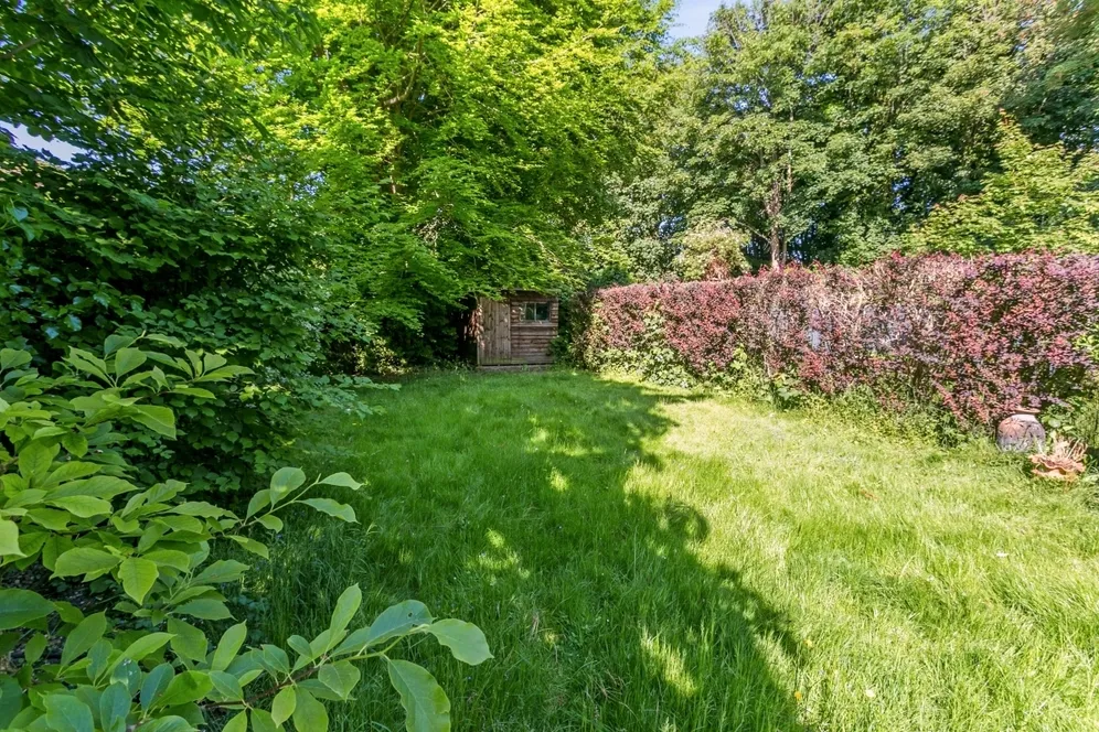 Fieldhead Gardens Bourne End SL8 photo 13
