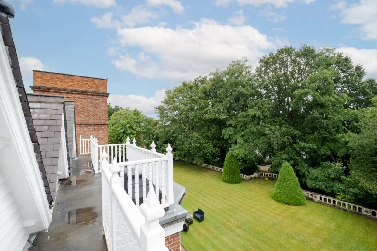 Devey Close Beverley Lane KT2 photo 17