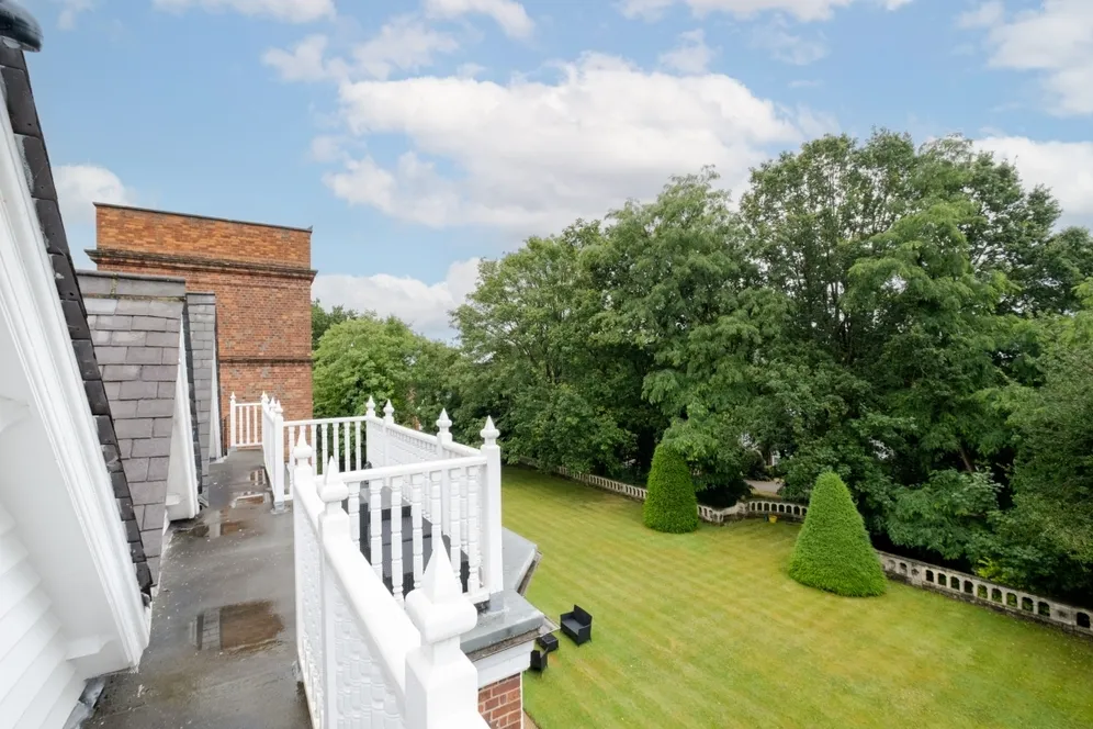 Devey Close Beverley Lane KT2 photo 17