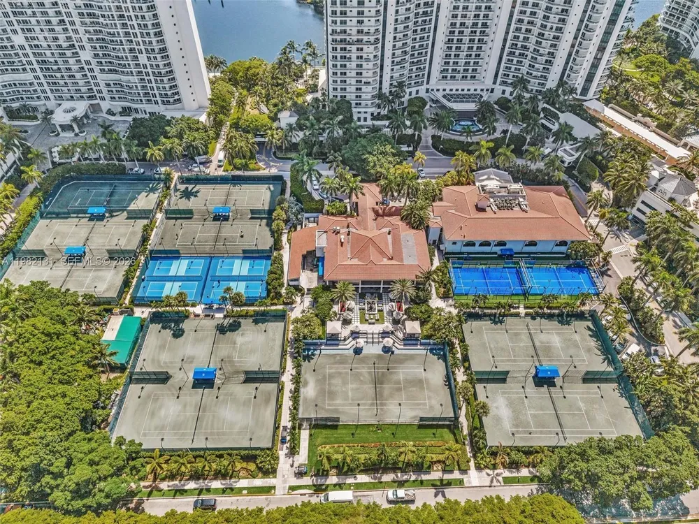 4000 Island Blvd, Aventura, FL 33160