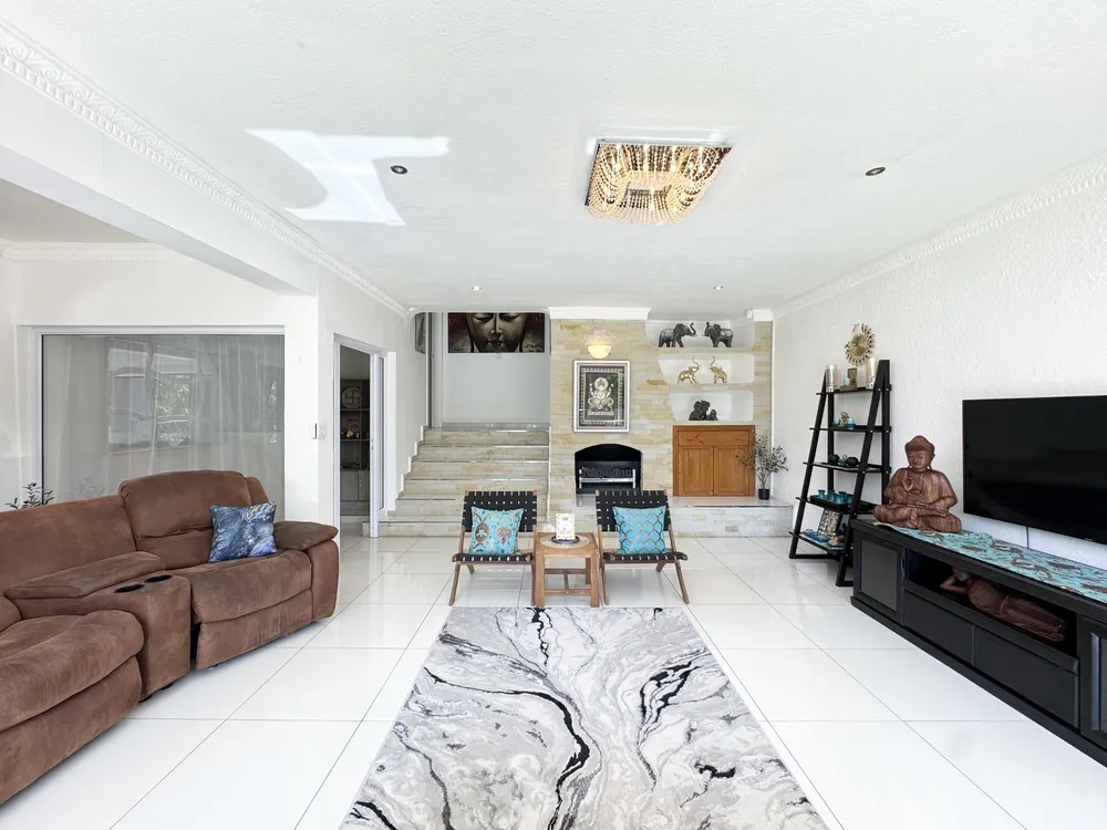 Video tour for South Africa, KwaZulu Natal, Umtentweni, Lugg Circle, 2
