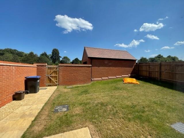 Gardenfield Crescent, Collingtree, Northampton Image 6