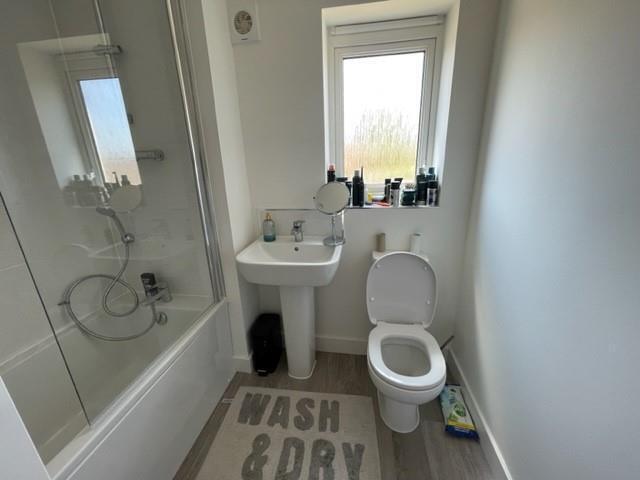 Gardenfield Crescent, Collingtree, Northampton Image 12