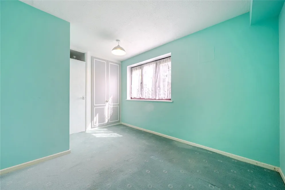 Property carousel item 8