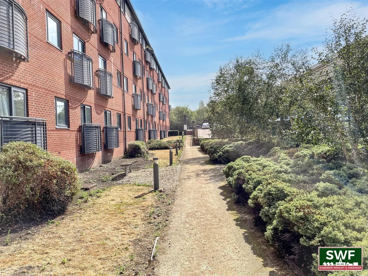 Broad Gauge Way, Wolverhampton