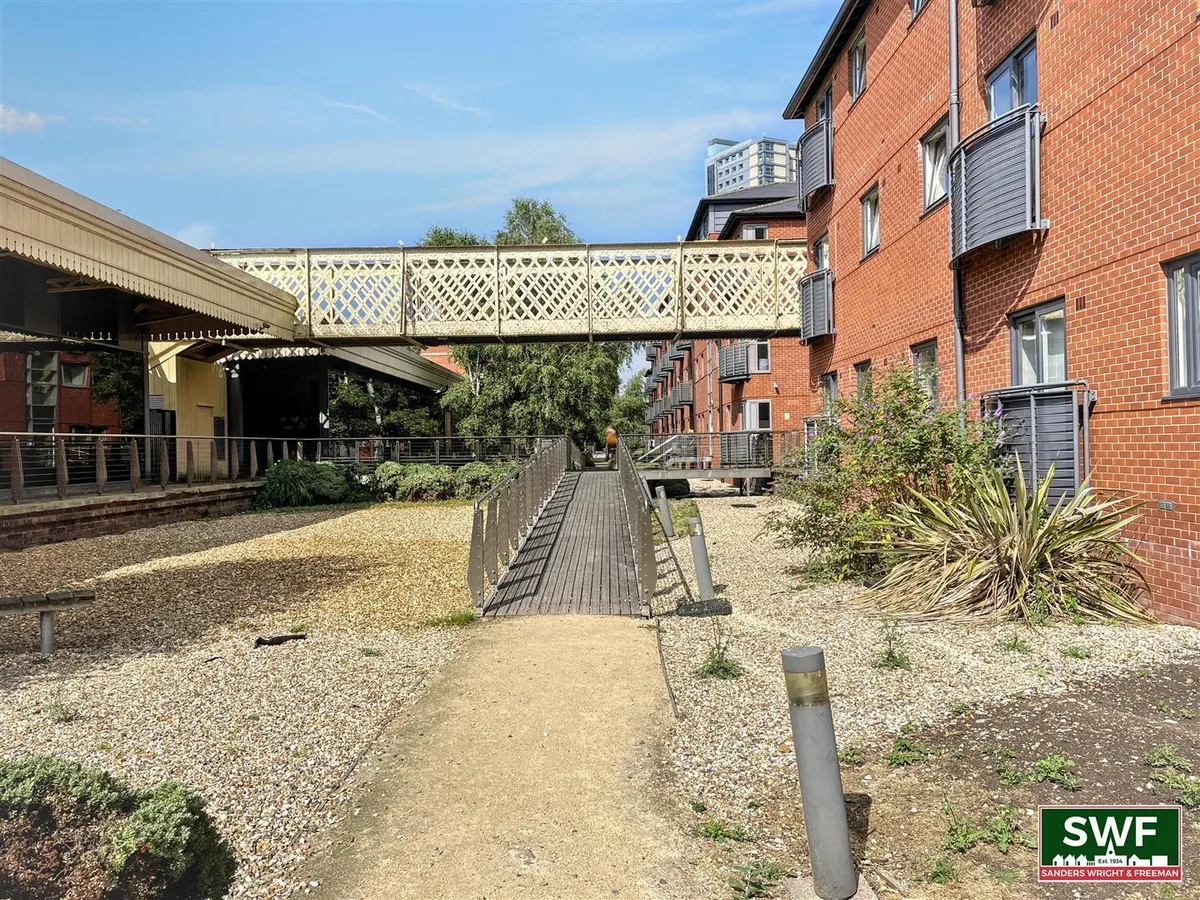 Broad Gauge Way, Wolverhampton