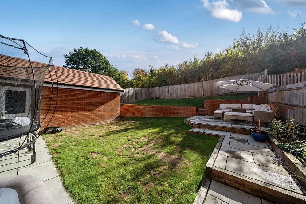 Yalden Gardens, Farnham, GU10 photo 8