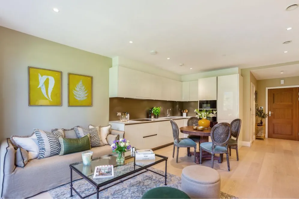 Broom Road, Teddington, TW11 photo 2