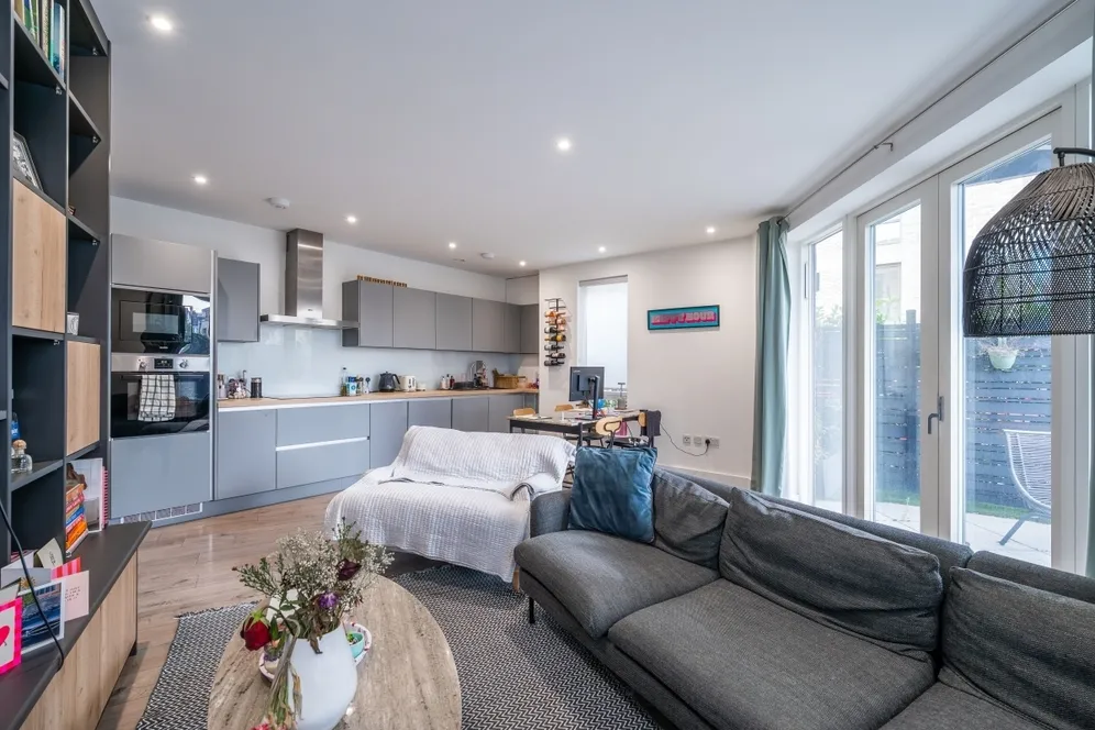 Atheldene Road London SW18 photo 4