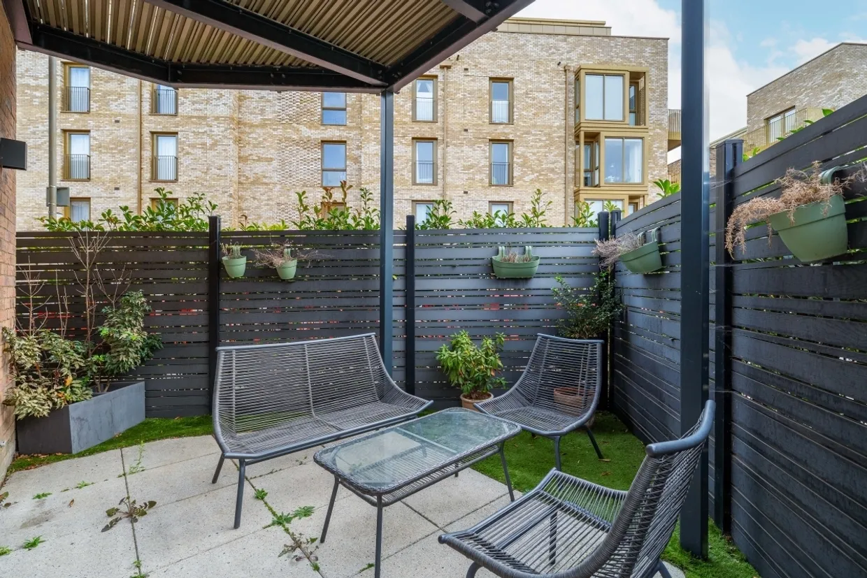Atheldene Road London SW18 photo 9