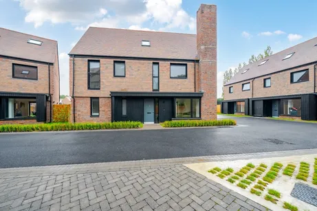 Medland Close Cranleigh GU6