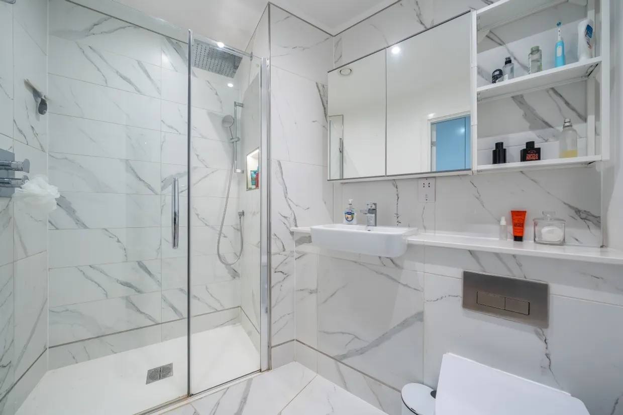 Atheldene Road London SW18 photo 12