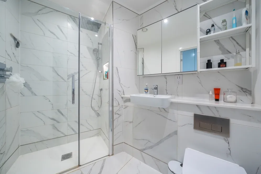 Atheldene Road London SW18 photo 12