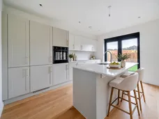 Medland Close Cranleigh GU6 photo 2