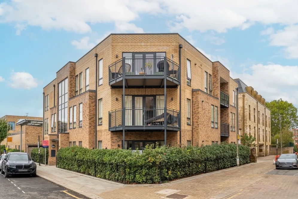 Atheldene Road London SW18 photo 16