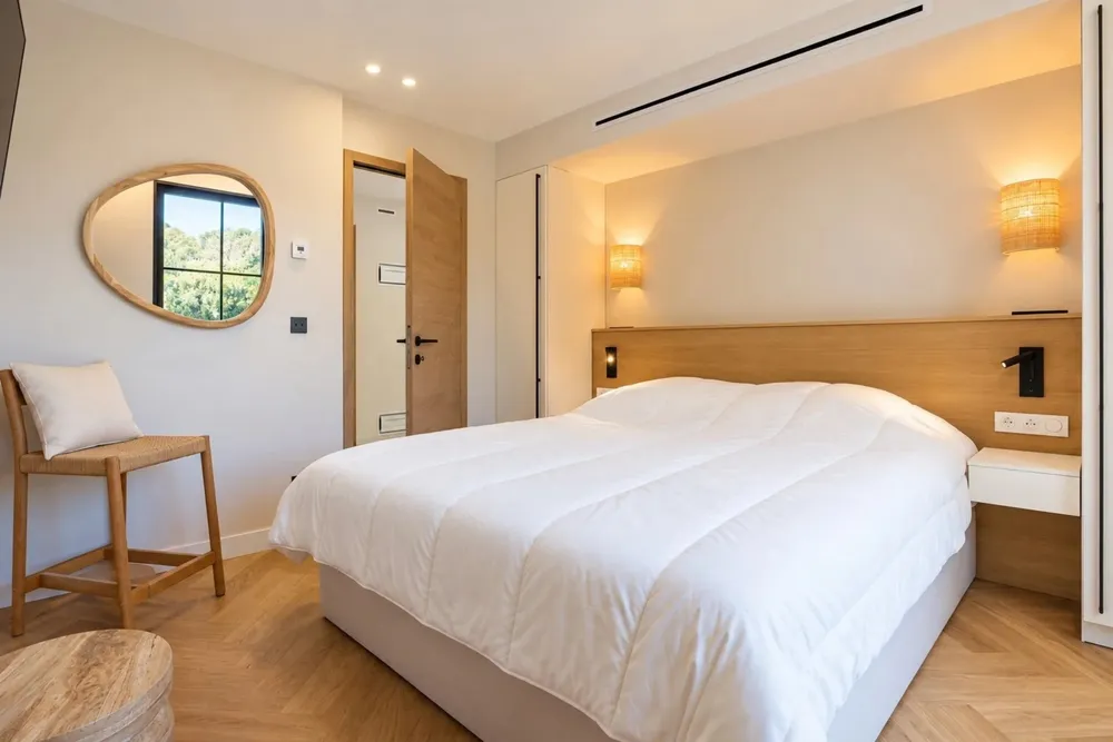 Saint-Tropez, 83990, France
