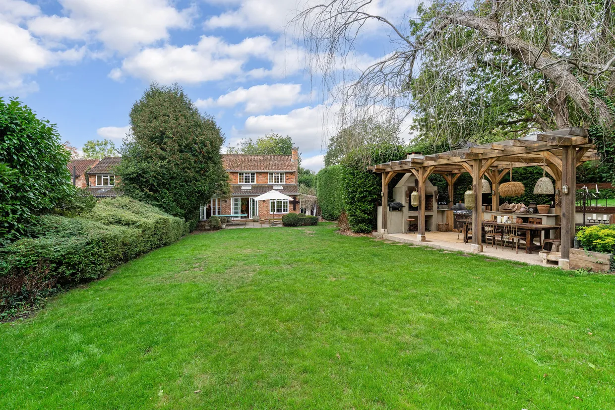 Dell Road, Wokingham, RG40 photo 1