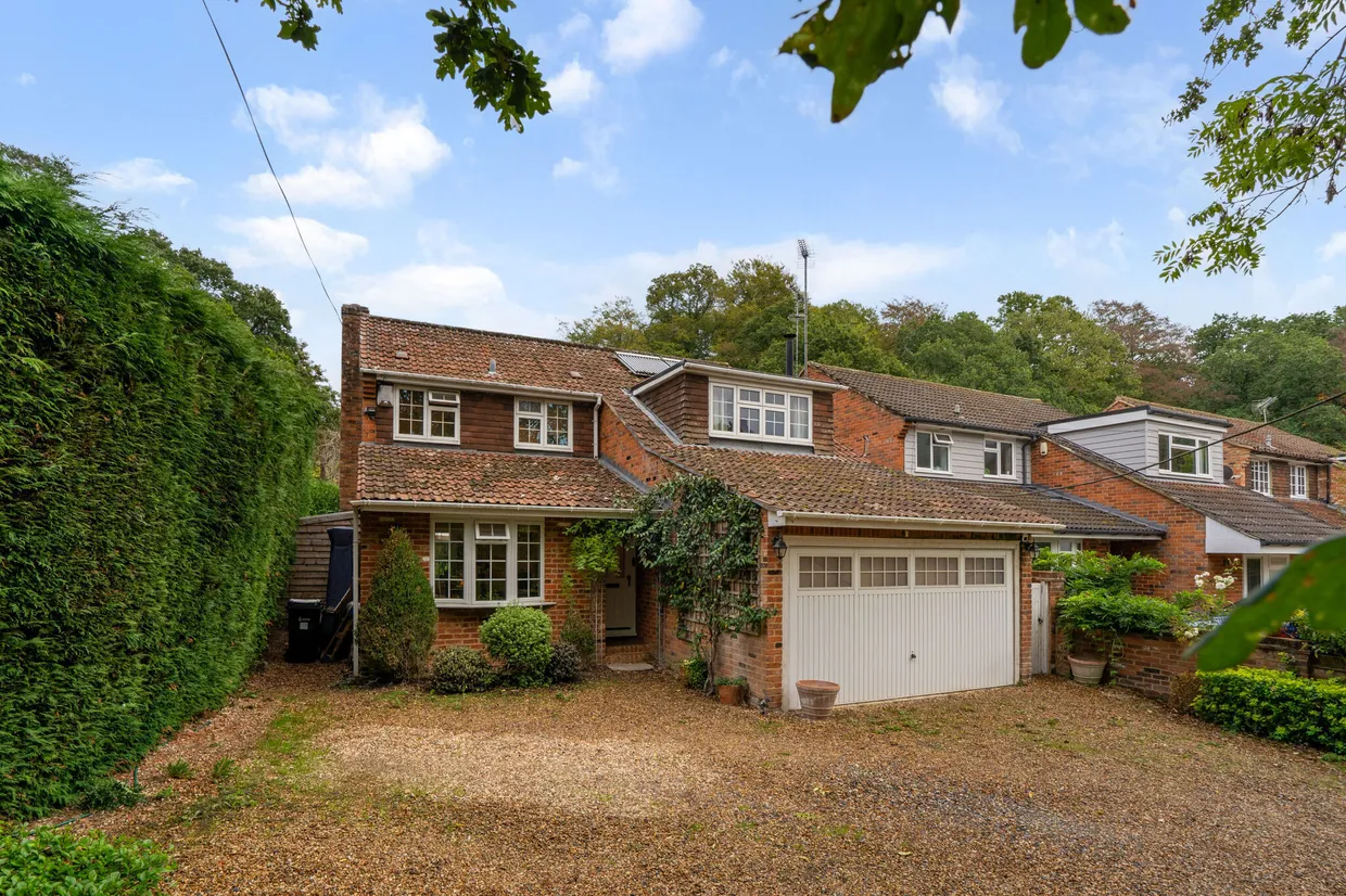 Dell Road, Wokingham, RG40 photo 13