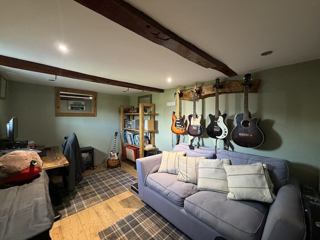 Grinsdale Image 13