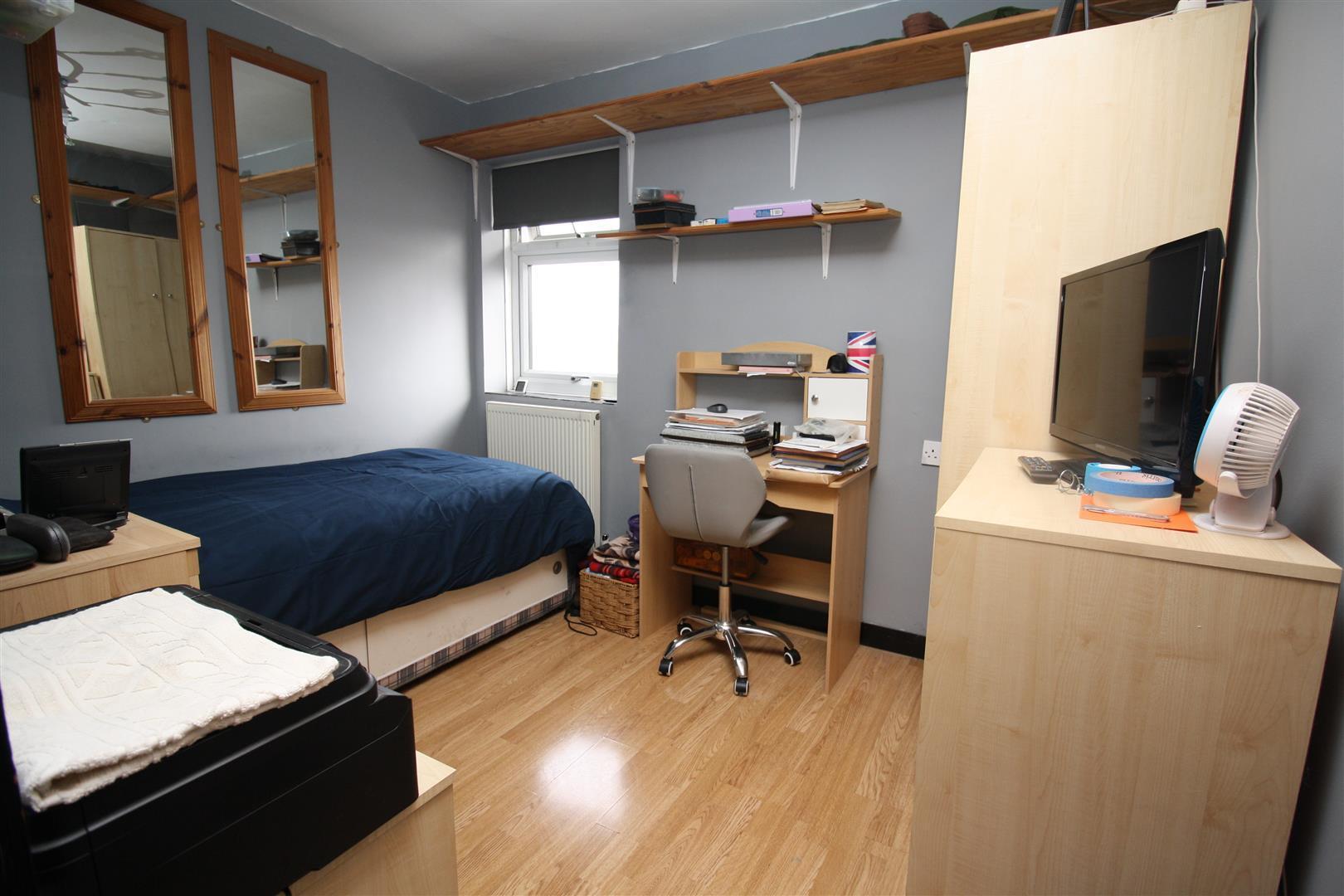 Bristow Close, Bletchley, Milton Keynes Image 11