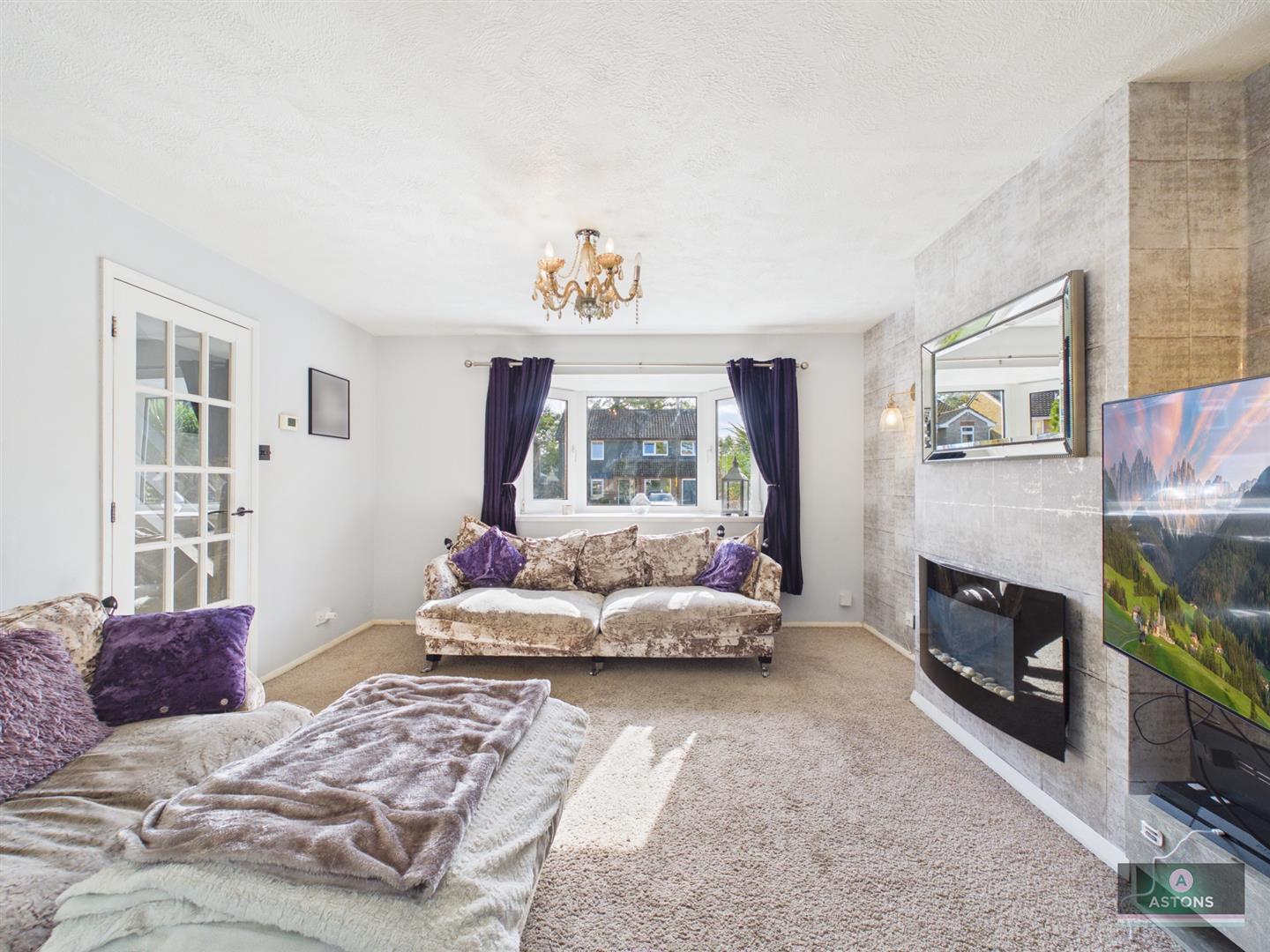 Chepstow Close, Pound Hill Image 2