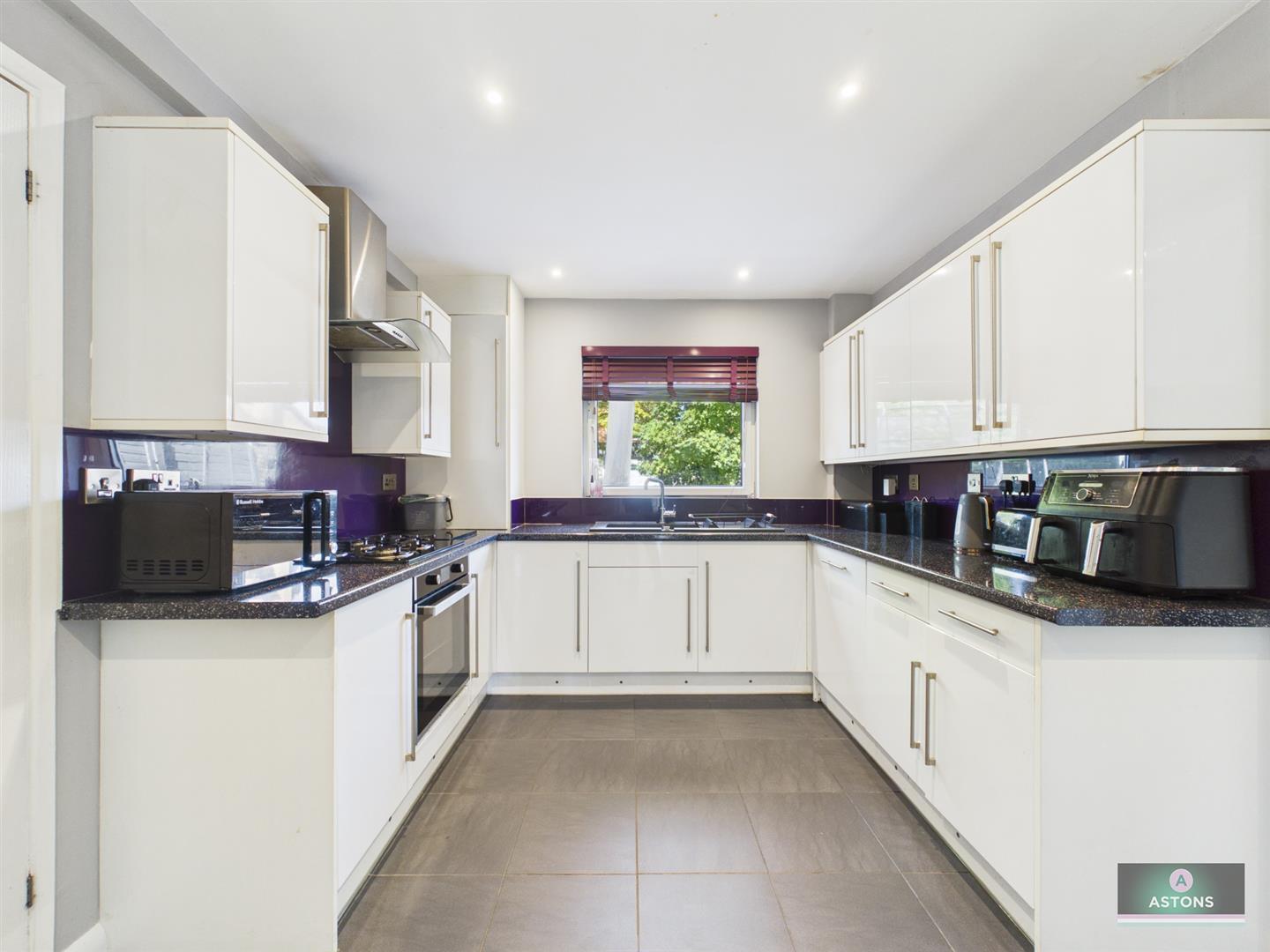 Chepstow Close, Pound Hill Image 3