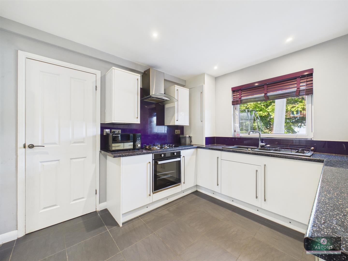 Chepstow Close, Pound Hill Image 6