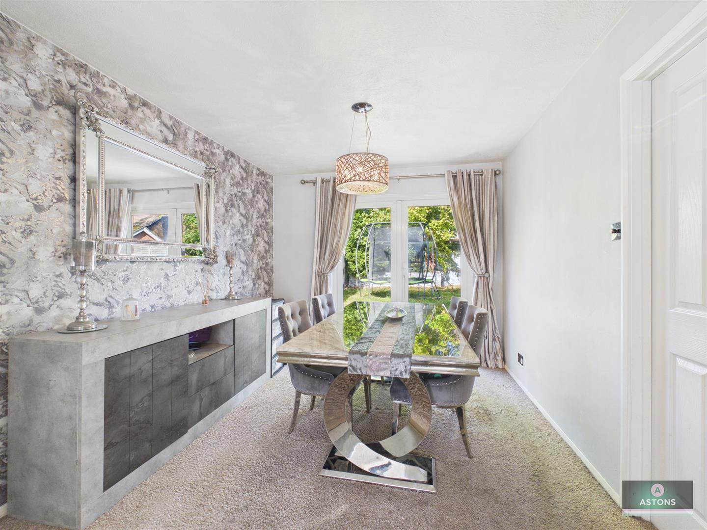 Chepstow Close, Pound Hill Image 7