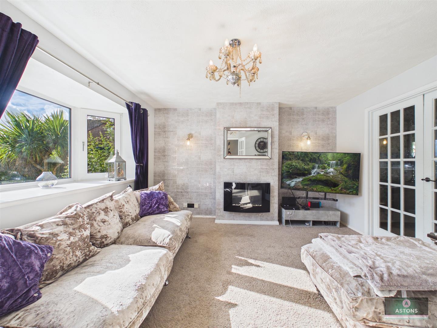 Chepstow Close, Pound Hill Image 11