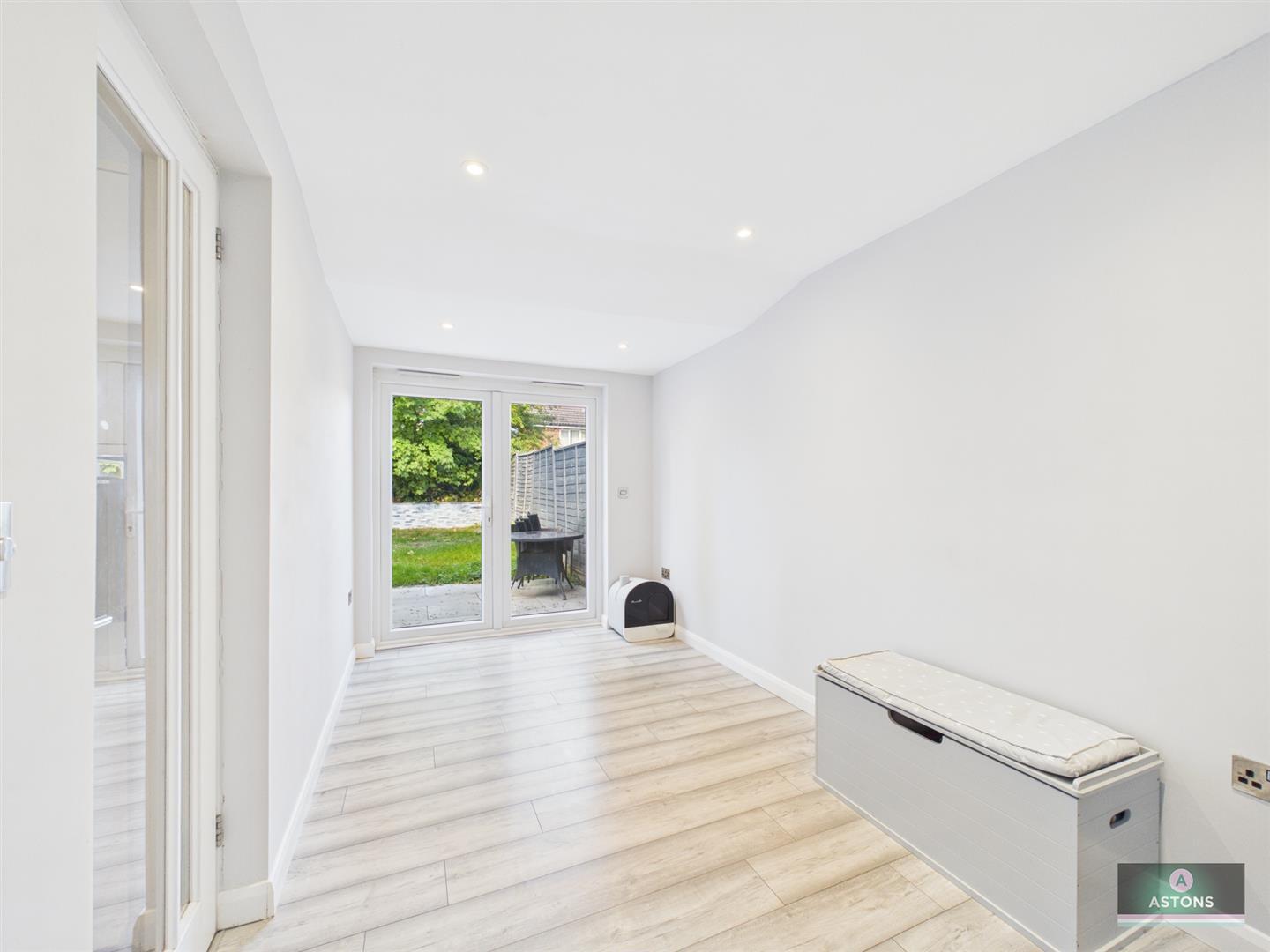 Chepstow Close, Pound Hill Image 12
